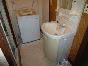 洗面所改修後／排水立管無し、洗面台と洗濯機入れ替え設置